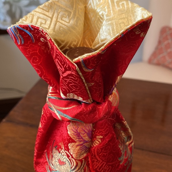 Asian Red Brocade Wine Gift Bag with tassel and covered elastic band (reusable) - Picture 8 of 11